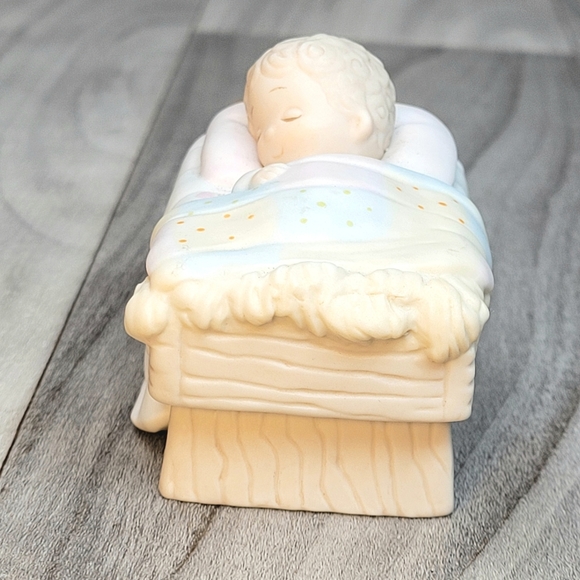 PRECIOUS MOMENTS Nativity Baby Jesus Figurine Come Let Us Adore Him 1986 Loose - Picture 4 of 10